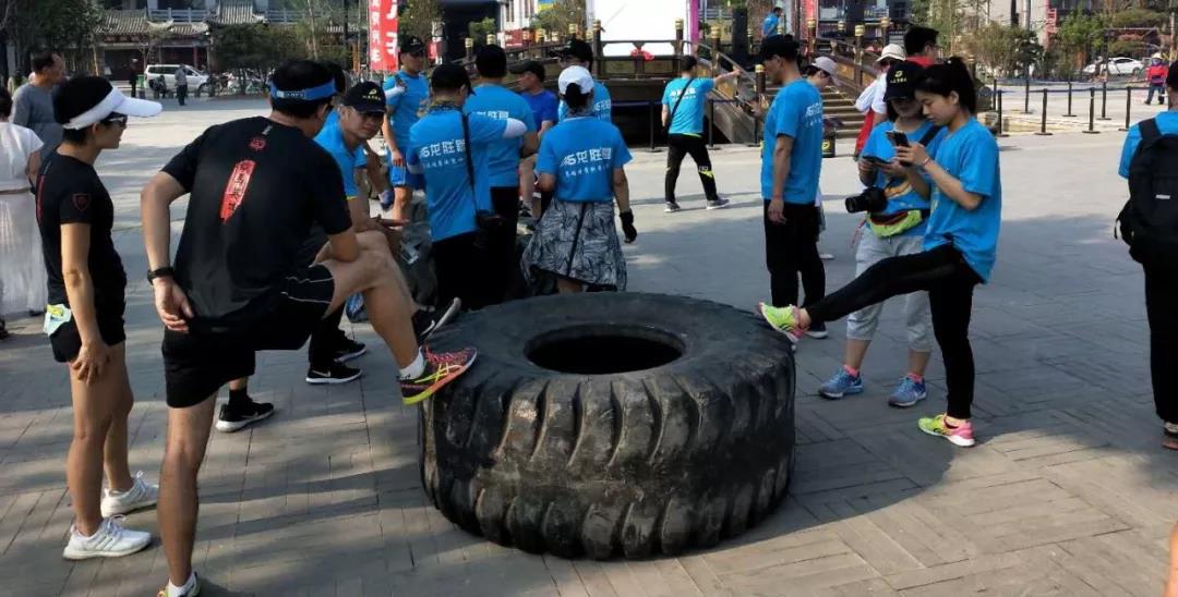 龍勝管開封運(yùn)營中心贊助2019年第三屆中國大梁人魚跑者爭霸賽