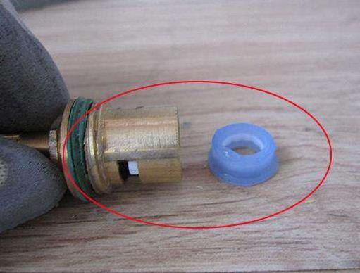 水龍頭滴水怎么處理？看步驟圖跟著老師傅一步步操作一下吧！