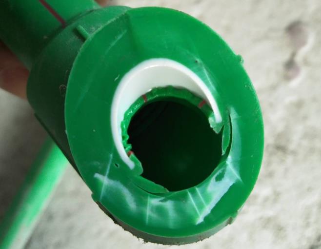 PPR沒有焊成雙眼皮會(huì)漏水嗎？截?cái)嗪笪艺痼@了！