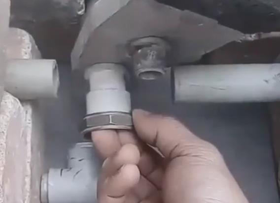 ppr三通怎么換視頻分享，老師傅竟用一個(gè)管件就解決了！
