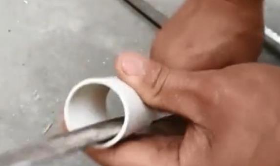 pvc管中間斷了拼接視頻分享，這個(gè)思路還是比較實(shí)用的！