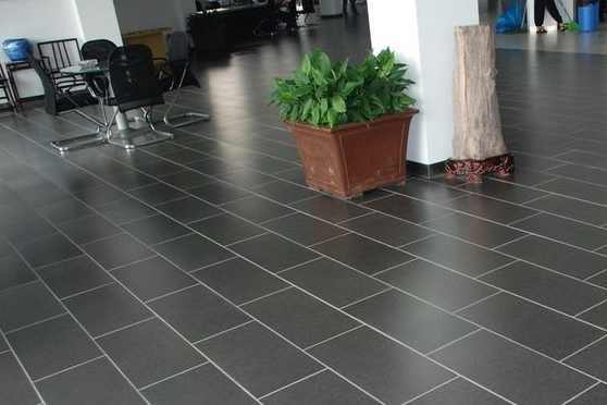 地暖上面鋪什么好？是選擇地板呢？還是瓷磚呢？