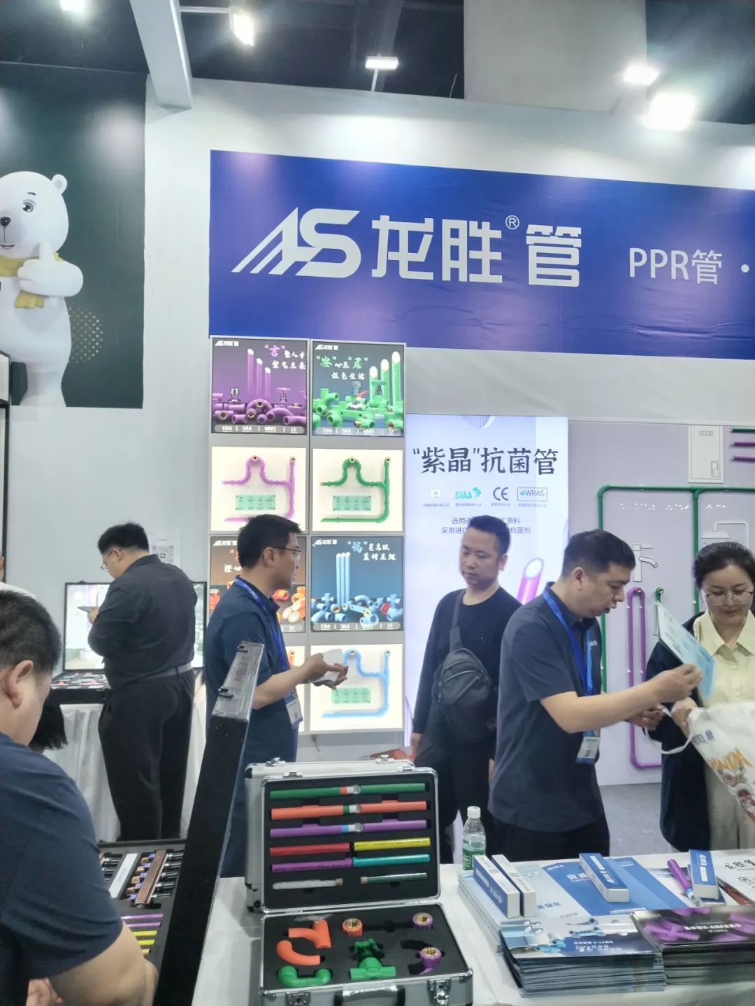 龍勝管2025成都建博會(huì)：用科技重塑健康，以藝術(shù)定義未來(lái)